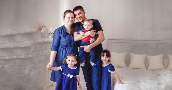 Знакомство с семьёй Черноляховых — новыми служителями духовно-консультативного центра в Суходоле