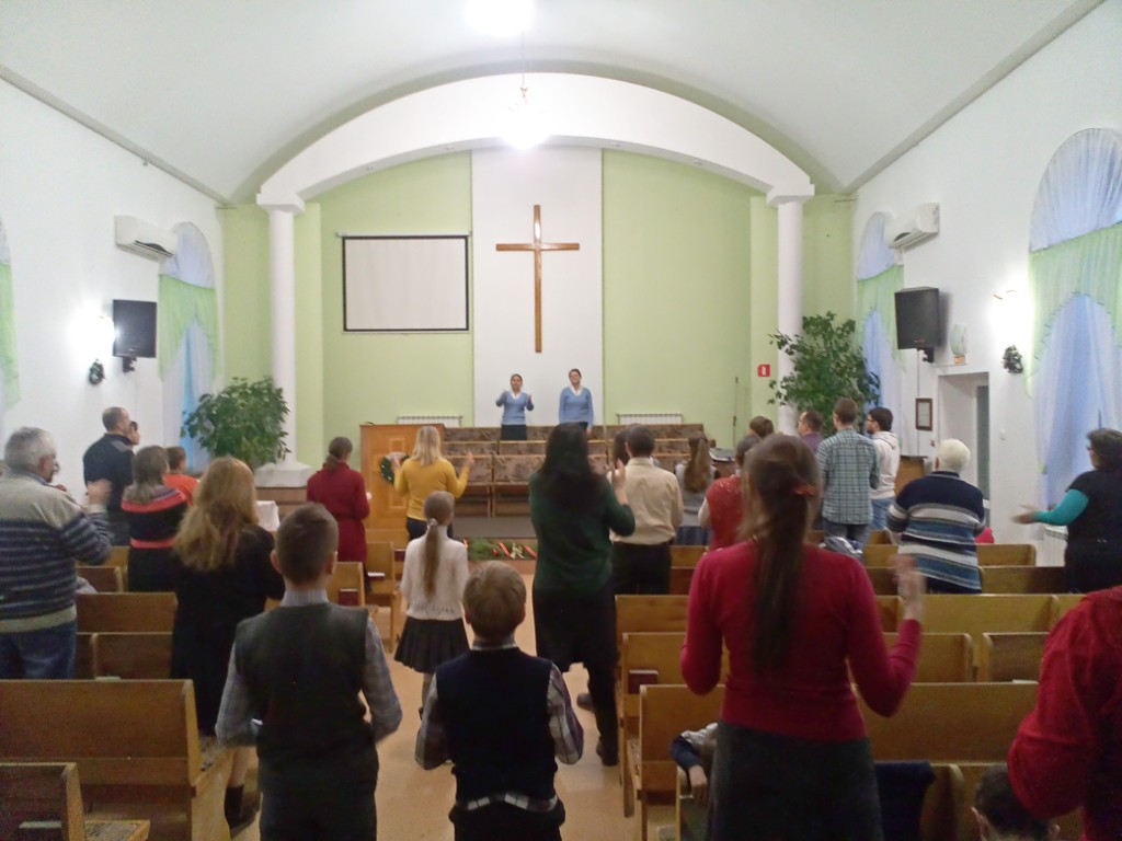 Пение на языке жестов в церкви Эммануил