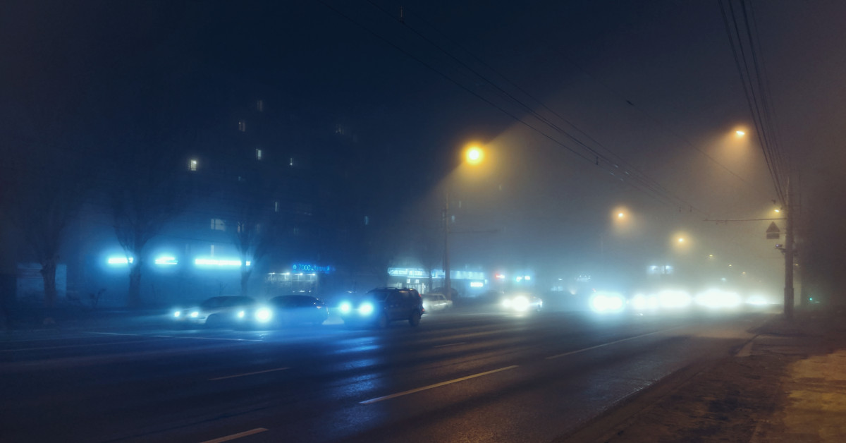 Туман в вечернем городе